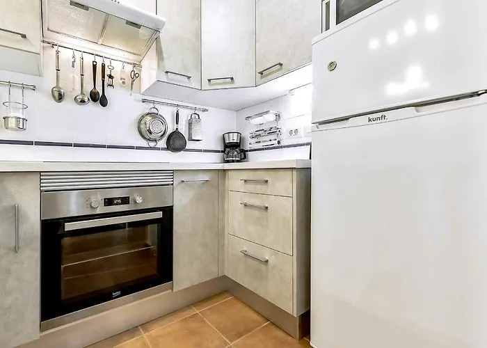 Tenerife Near Aeropuerto * سان إيسيذرو